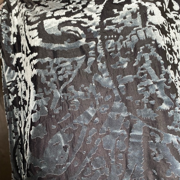 Simply Vera Wang Sheer Velvet Burnout Top - Picture 2 of 12